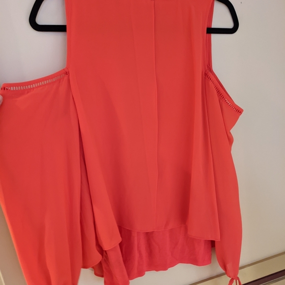 By & By Women's Size Medium Cold Shoulder Sheer Blouse Coral Great4Vacay😎🌞❤️ - Picture 4 of 9